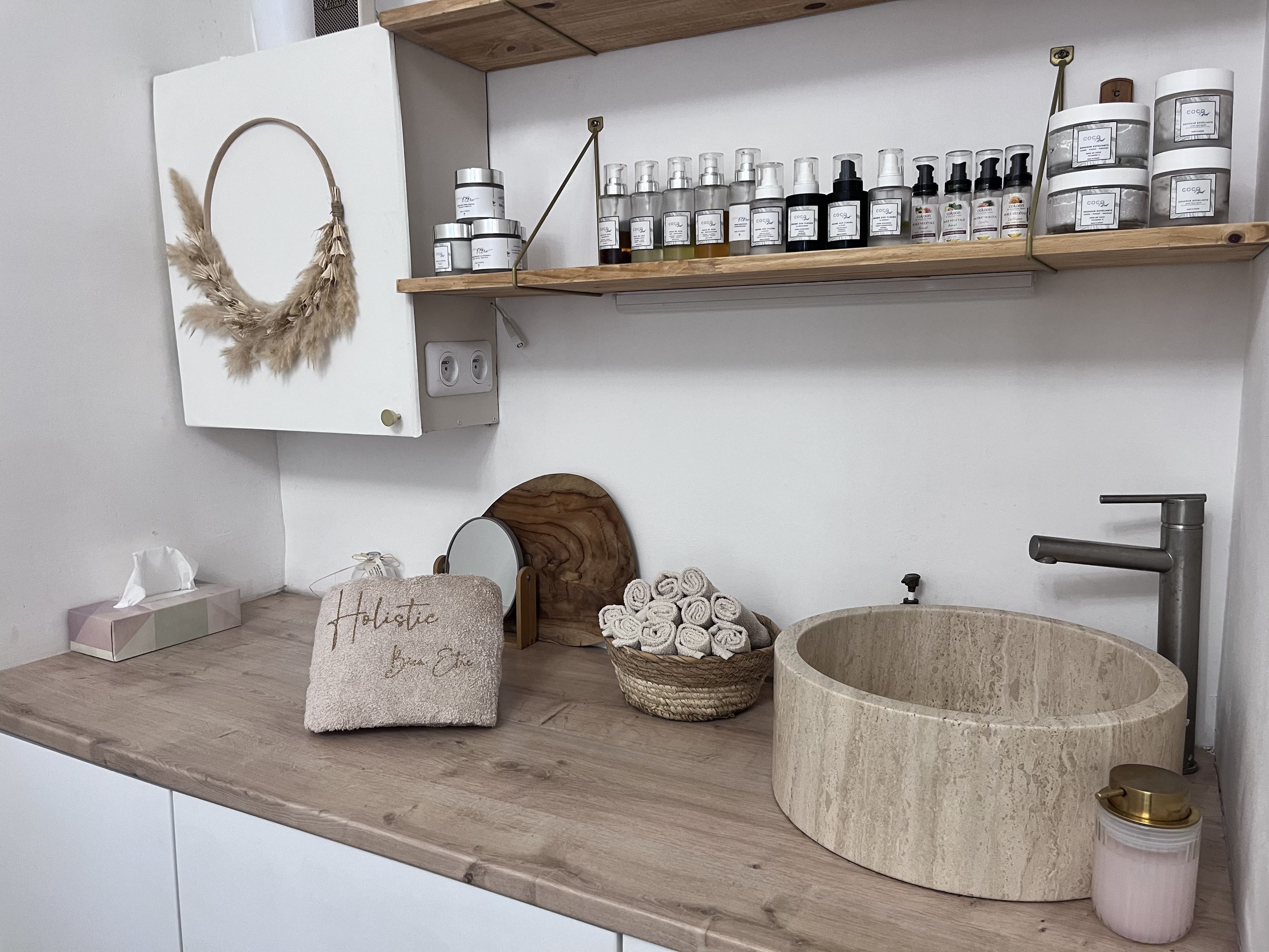 Produits de soin sélectionnés à l'institut Holistic Bien Être